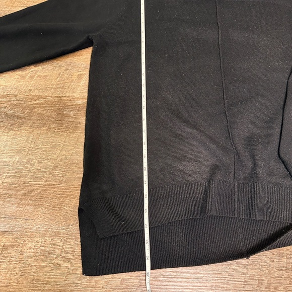 Croft & Barrow Classic Black Crew Neck Sweater - Picture 8 of 11